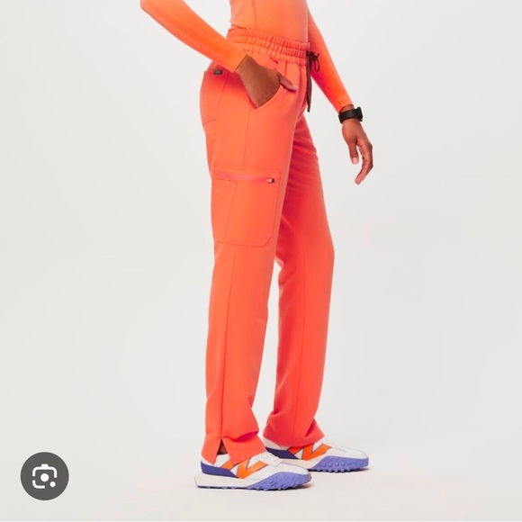 FIGS - Scrub SET- Papaya - Catarina Top (Small) - Dowa High Waisted (Small/Tall) - Picture 4 of 12